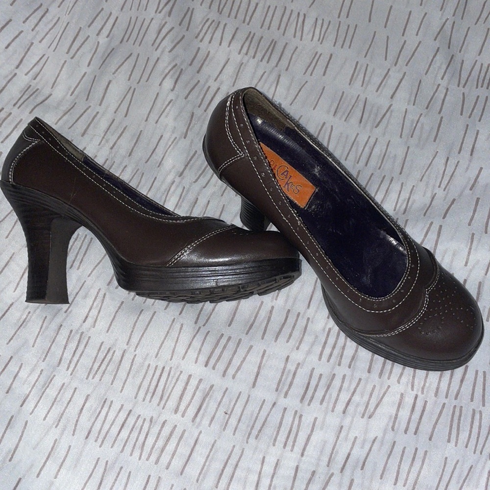 Hot Cakes brown heels size 6.5